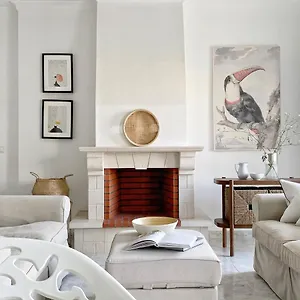 Stylish 3 Bedroom Close To The Apartment